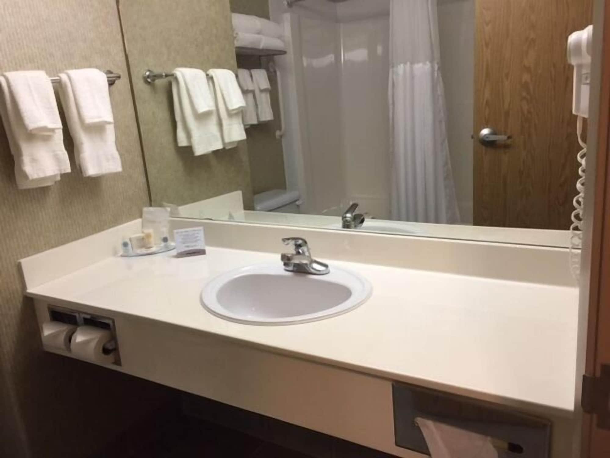 Comfort Inn & Suites Salmon Arm Luaran gambar