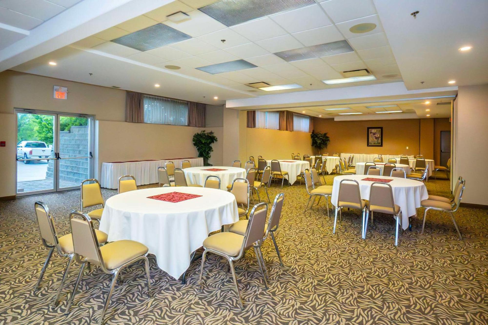 Comfort Inn & Suites Salmon Arm Luaran gambar