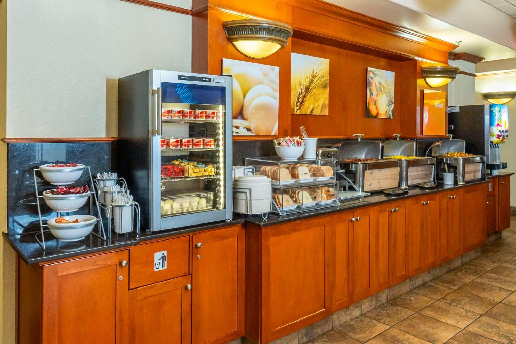 Comfort Inn & Suites Salmon Arm Luaran gambar