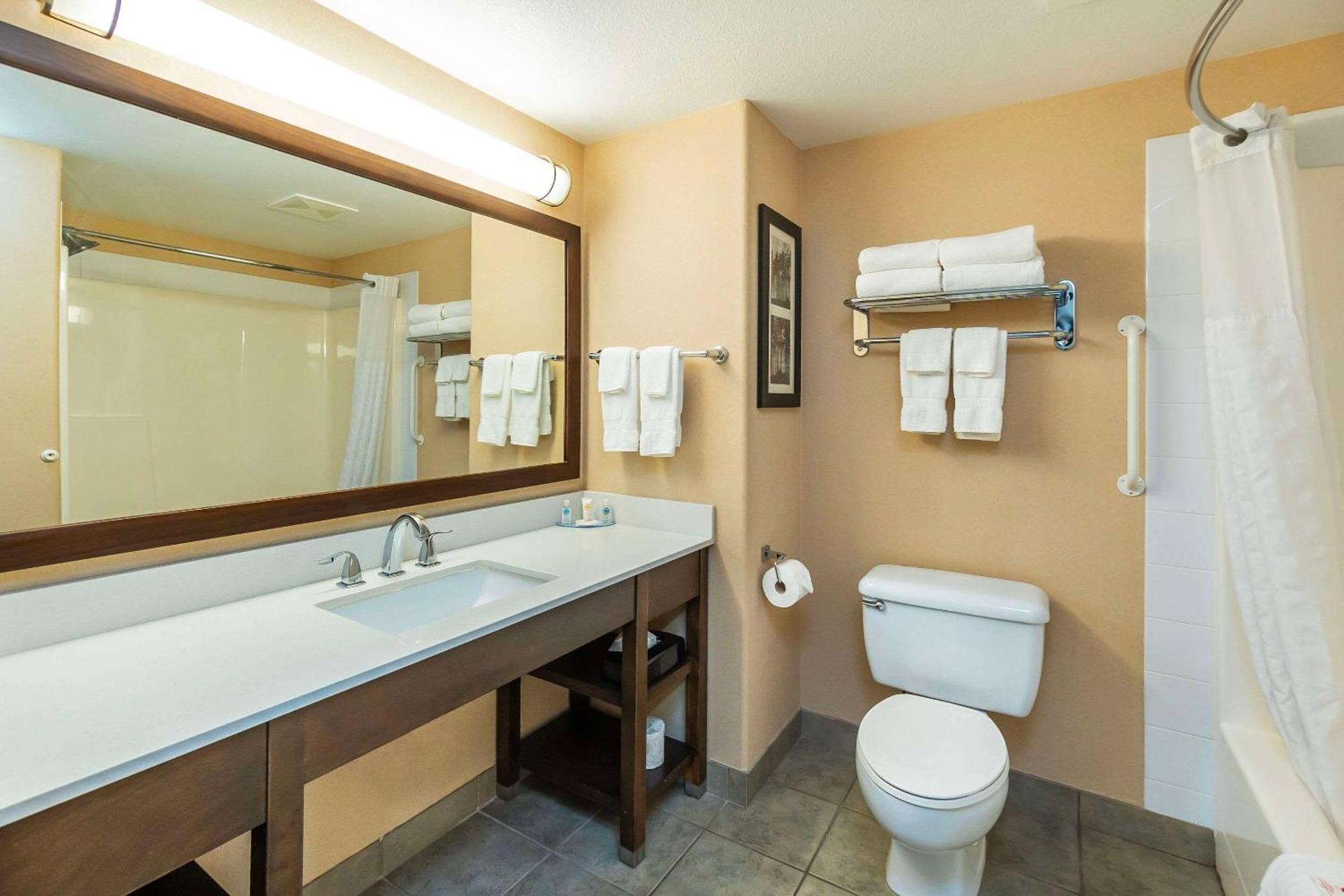 Comfort Inn & Suites Salmon Arm Luaran gambar