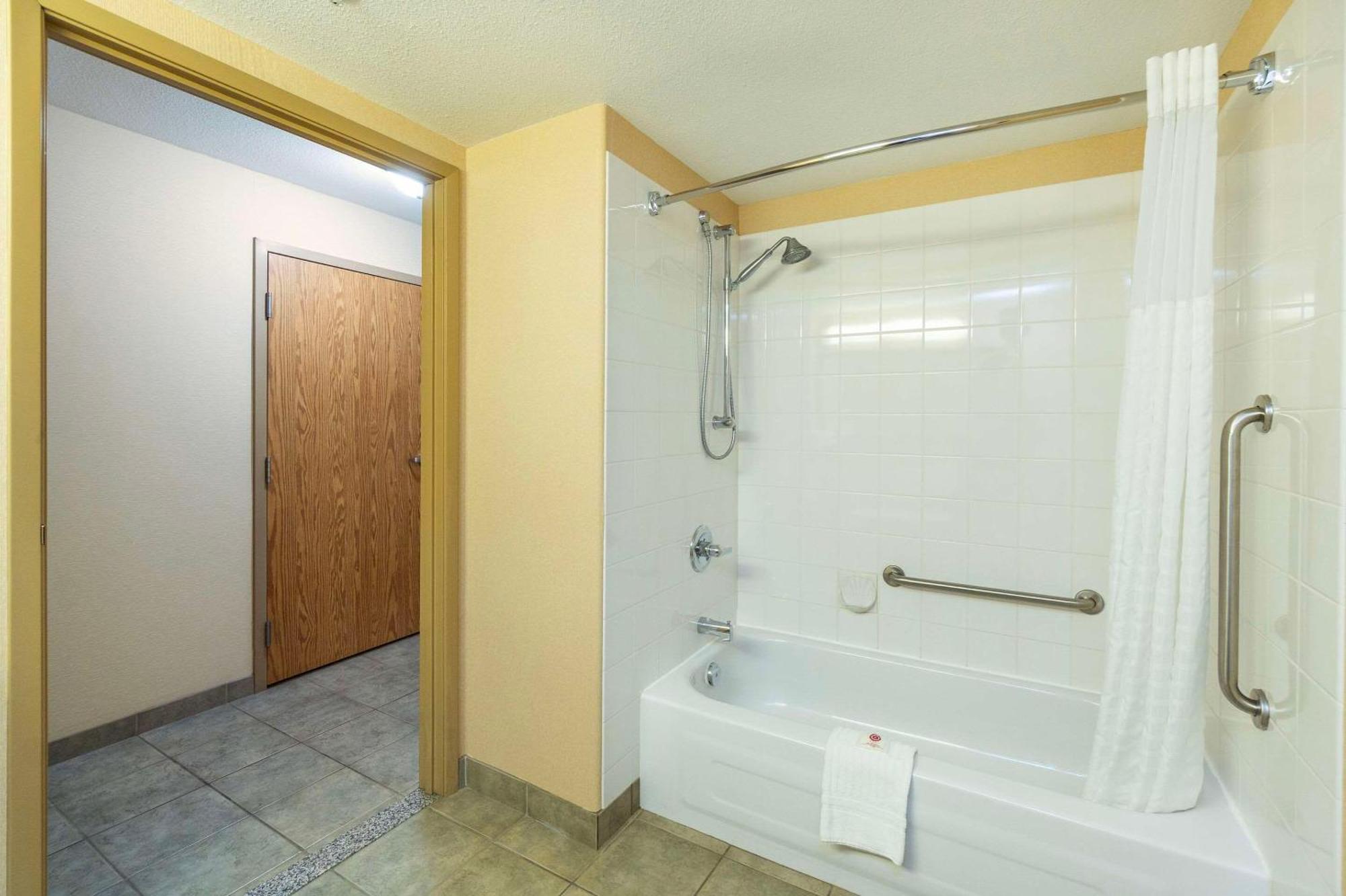 Comfort Inn & Suites Salmon Arm Luaran gambar