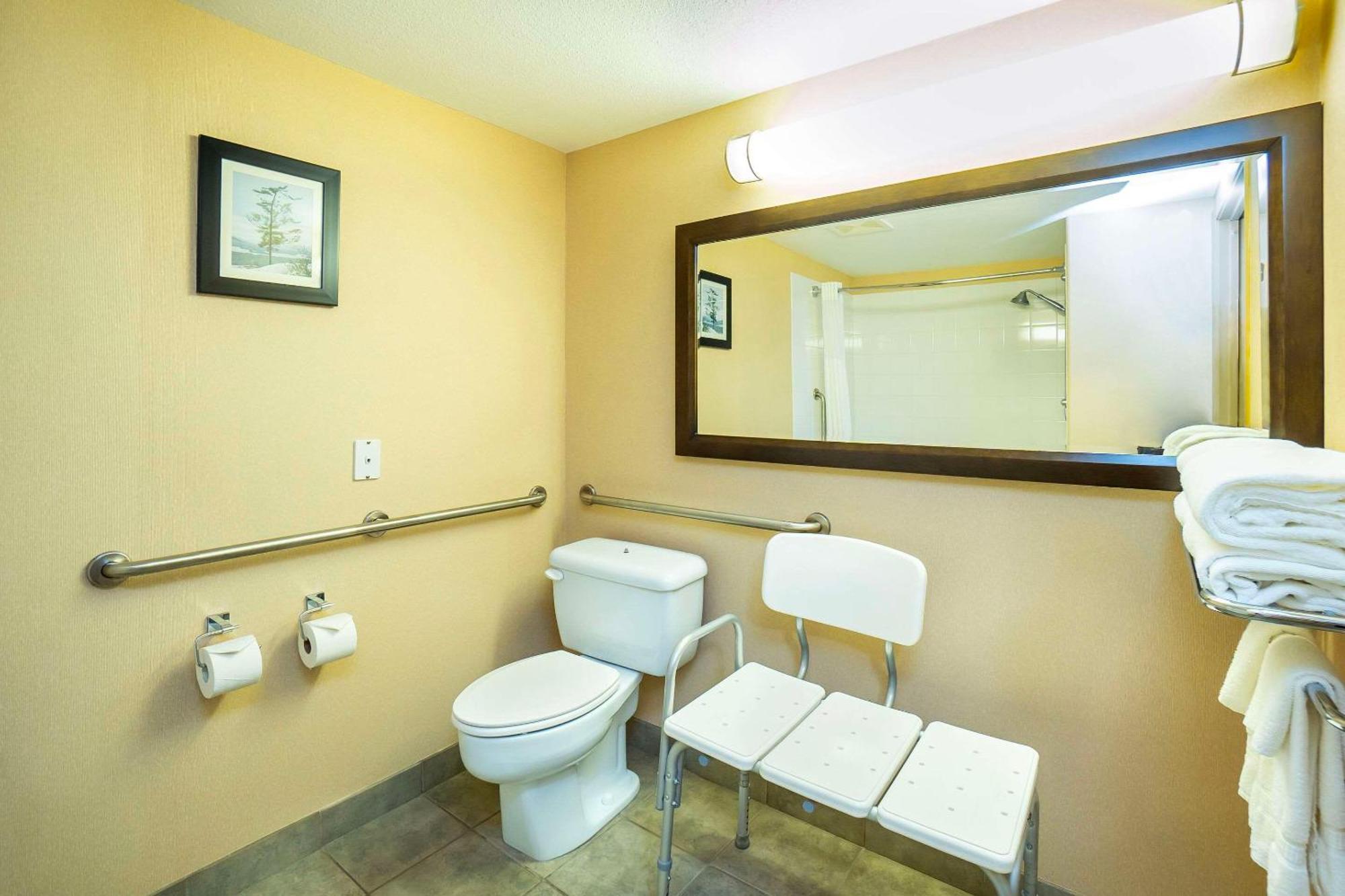 Comfort Inn & Suites Salmon Arm Luaran gambar